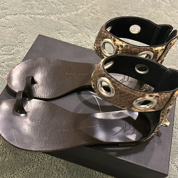 Giuseppe zanotti flat multi python toe ring sandals size 7 - Picture 1 of 6